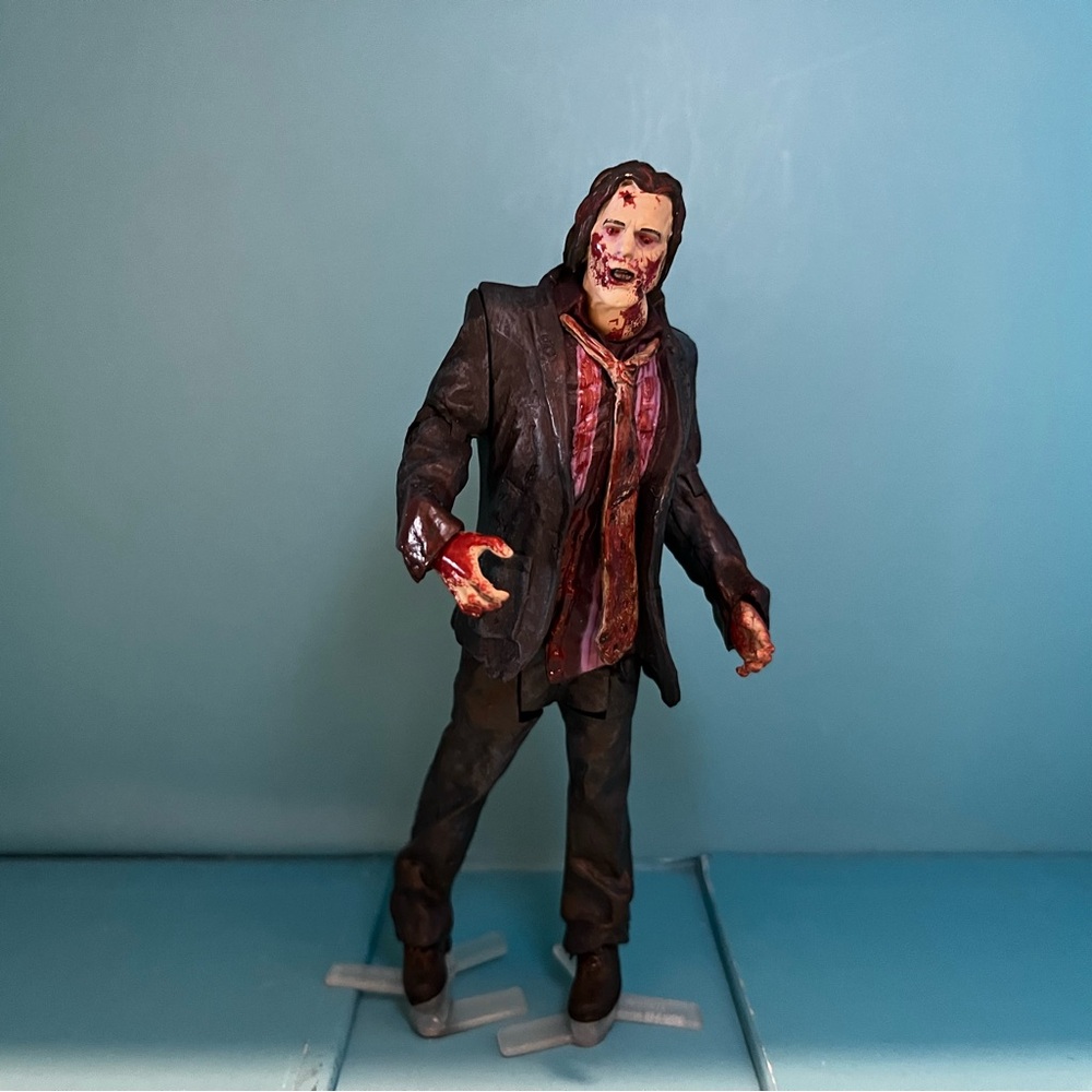 McFarlane Toys - The Walking Dead - Series 1 - Zombie Walker Wind-up Figure